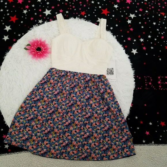 New Dress sleeveless sz~S - Picture 3 of 5